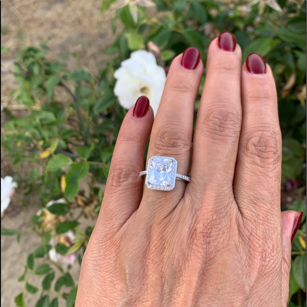 3ct Emerald shape Engagement Ring size 7 - Picture 3 of 10